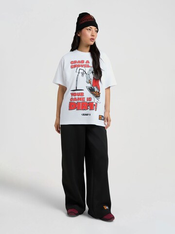 AND1 Тениска 'Grab a Shovel' в бяло