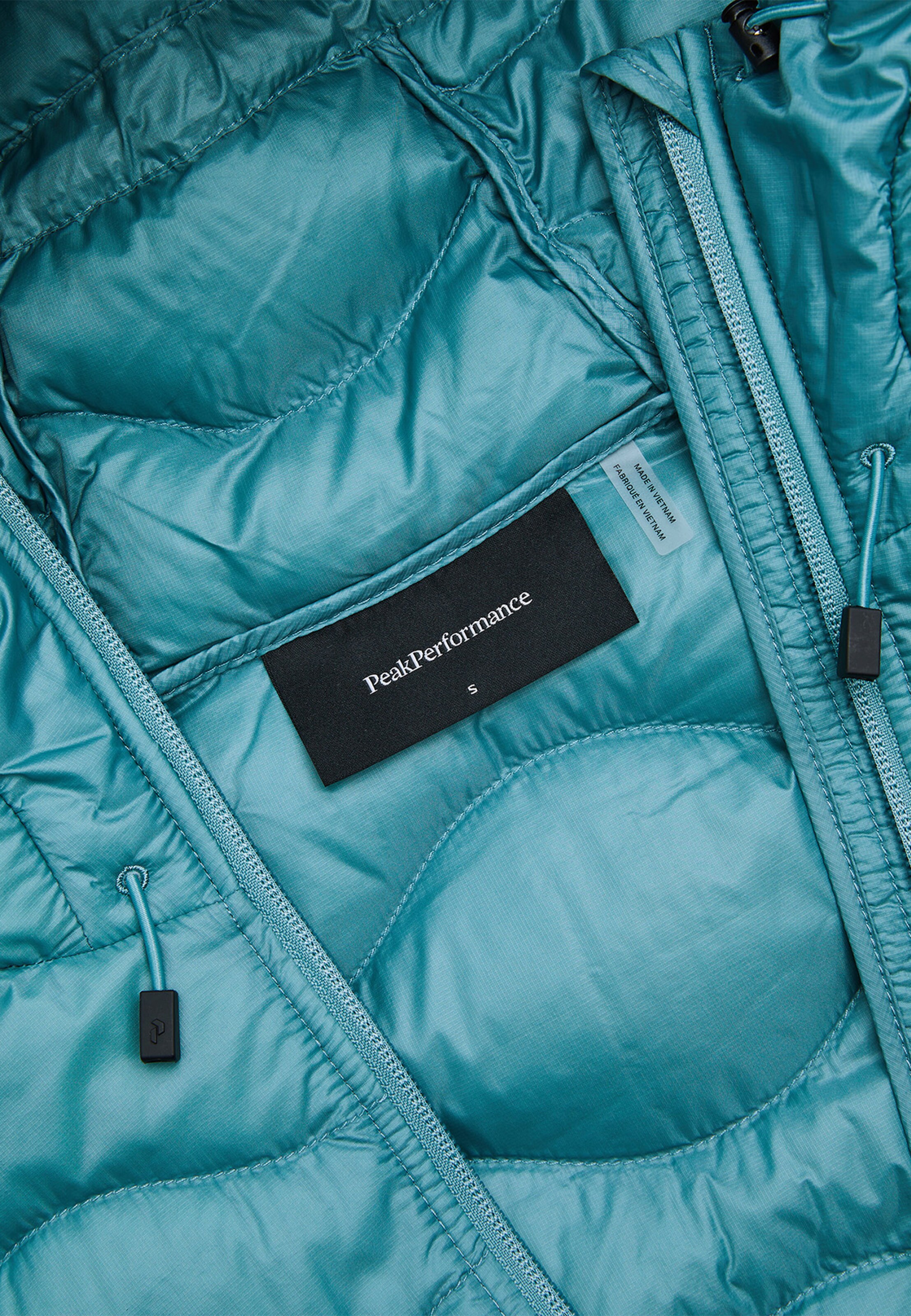 PEAK PERFORMANCE Between-Season Jacket in Green