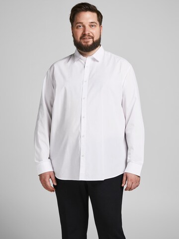 Coupe regular Chemise 'JOE' Jack & Jones Plus en blanc : devant