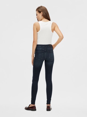 PIECES Skinny Jeans 'Delly' in Blauw