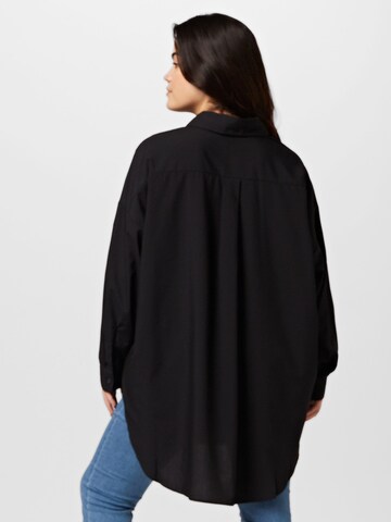 ONLY Carmakoma - Blusa 'TIM' en negro