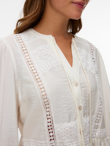 Chemisier VERO MODA en blanc