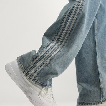 ADIDAS ORIGINALS Loosefit Džíny 'Firebird' – modrá