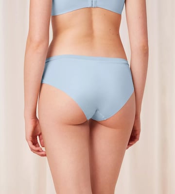 TRIUMPH Regular Slip 'Body Make-up Soft Touch' in Blau