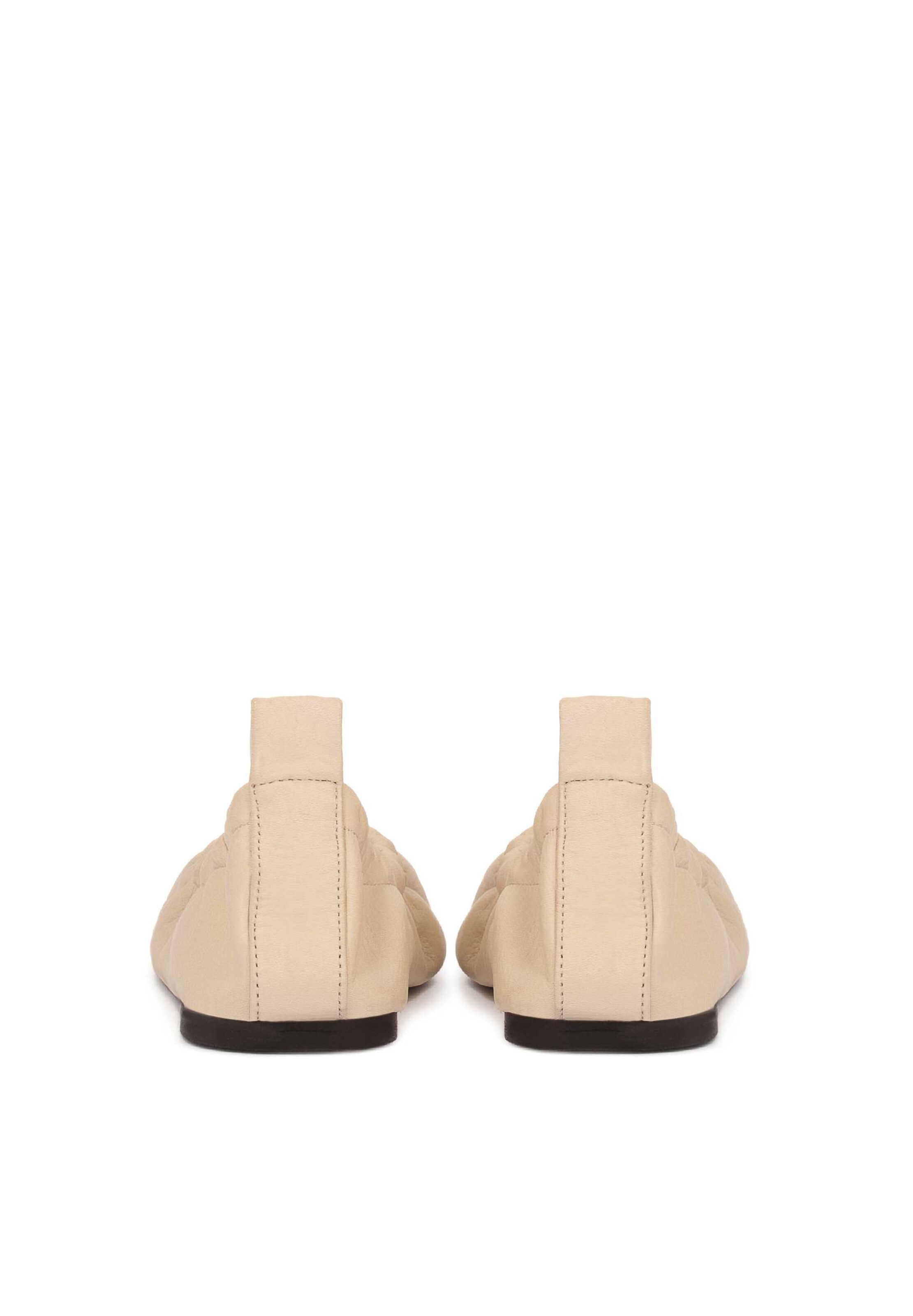 Ballerina di Kazar Studio in beige