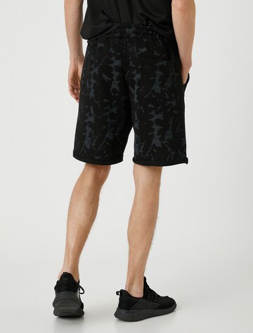 Koton Regular Shorts in Schwarz