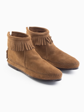 Minnetonka Stiefelette in Braun