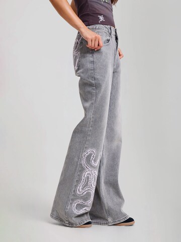 Ed Hardy Широка кройка Дънки в сиво