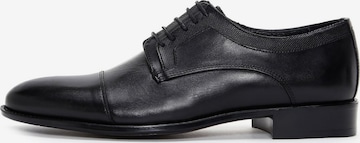 Scarpa stringata di Derimod in nero: frontale