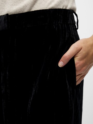 Loosefit Pantaloni 'OBJMINNA' di OBJECT in nero