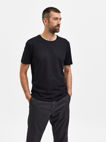 SELECTED HOMME T-shirt 'Cormac' i svart: framsida