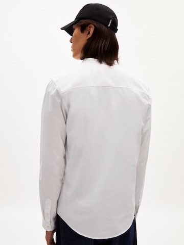 balta ARMEDANGELS Standartinis modelis Marškiniai 'Tomas'