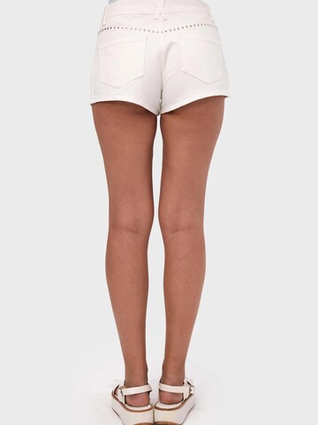 IT'S BASIC Regular Jeans 'SUPER MINI SHORT'‌ in Weiß