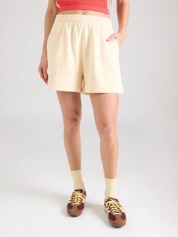 ADIDAS ORIGINALS - Loosefit Calças 'ESS FT' em bege: frente