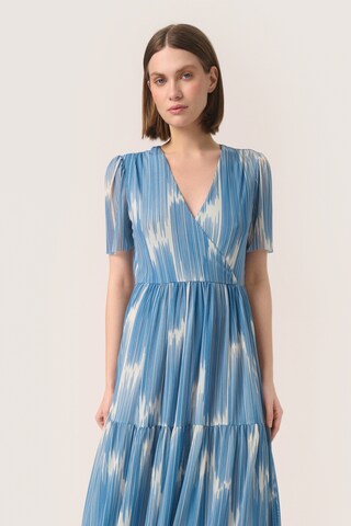 SOAKED IN LUXURY Jurk 'Aldora Nora' in Blauw