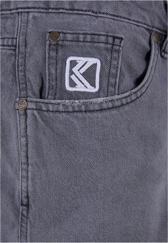 Karl Kani - Tapered Calças de ganga em cinzento