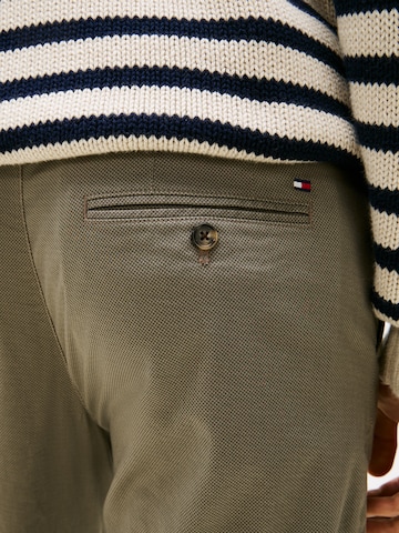 TOMMY HILFIGER Regular Chinobyxa i grå