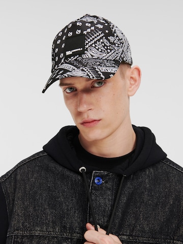 KARL LAGERFELD JEANS Cap in Black: front