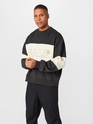 Ball Sweatshirt in Schwarz: Vorderseite