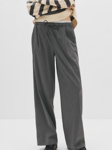 Loosefit Pantalon à pince Pull&Bear en gris : devant