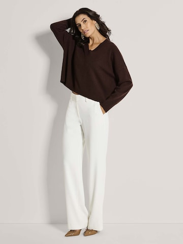 MADELEINE Trui in Bruin