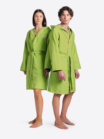 Accappatoio sportivo 'COMPACT MICROFIBER' di ARENA in verde: frontale