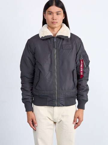 ALPHA INDUSTRIES Regular Fit Vinterjakke i sort: forside