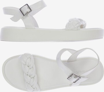 CATWALK Sandals & High-Heeled Sandals in 40 in White: front