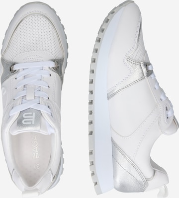 TT. BAGATT - Zapatillas deportivas bajas 'Siena' en blanco