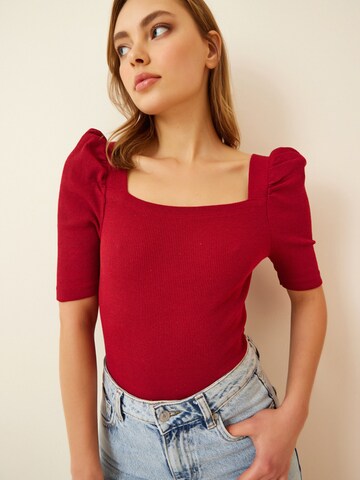 Happiness İstanbul Majica | rdeča barva: sprednja stran