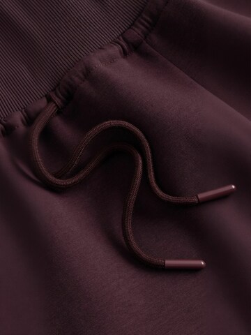 Noella Rok ' N-Madalinn ' in Rood