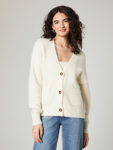 Guido Maria Kretschmer Collection Knit Cardigan 'Nena' in White: front
