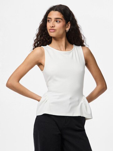 PIECES Top 'PCJILLY' in White: front