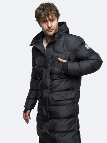 Manteau d’hiver CARISMA en noir : devant