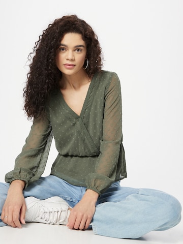 Camicia da donna 'Avena' di ABOUT YOU in verde