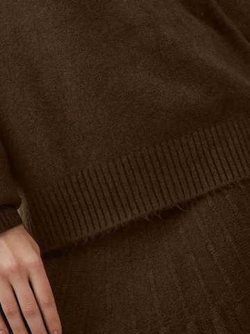 Bigdart Suit in Brown