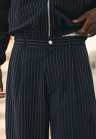 Bershka Wide Leg Laskoshousut värissä sininen