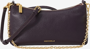 Coccinelle Schultertasche 'Aura' in Lila: Vorderseite