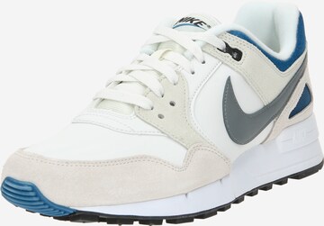 Nike Sportswear - Sapatilhas baixas 'Air Pegasus '89' em branco: frente