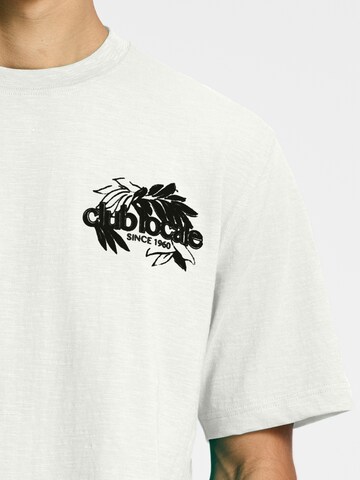 Tricou 'Finn Club Locale' de la Shiwi pe alb