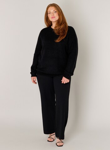 BASE LEVEL CURVY Sweater in Black: front
