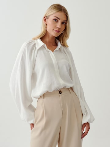 Tussah Blouse 'TARINA' in Wit: voorkant