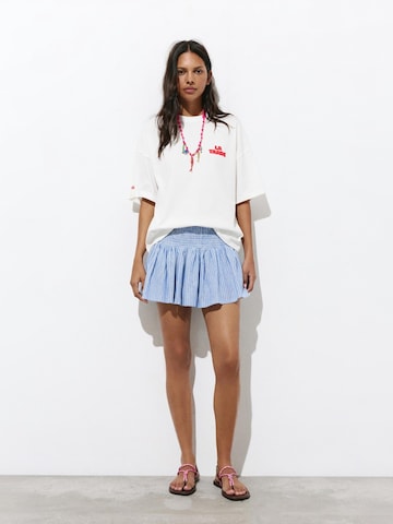 Pull&Bear Тениска 'LA TARDE' в бяло