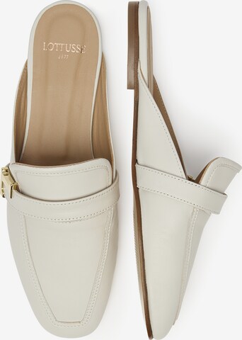 LOTTUSSE Classic Flats 'Banda' in White