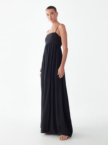 Abito da sera 'Aster' di St MRLO in nero