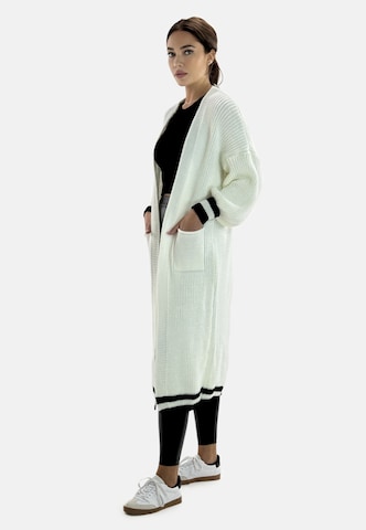 Cappotto in maglia di Elara in bianco