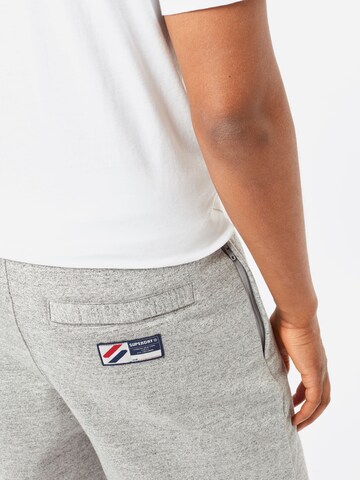 Regular Pantalon Superdry en gris