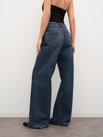 RÆRE by Lorena Rae Flared Jeans 'Tall' in Blau