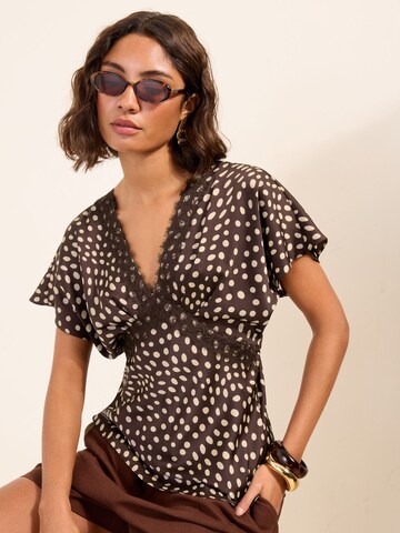 Friends Like These Bluse in Braun