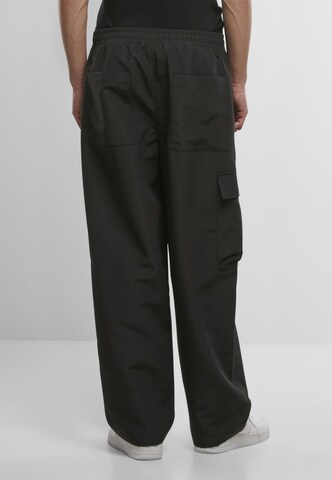 Urban Classics Loose fit Cargo Pants in Black